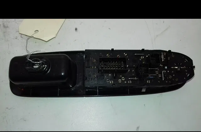Commande lève-glace porte avant gauche Peugeot 406 (8B) 2.2 hdi (2000-2004) occasion