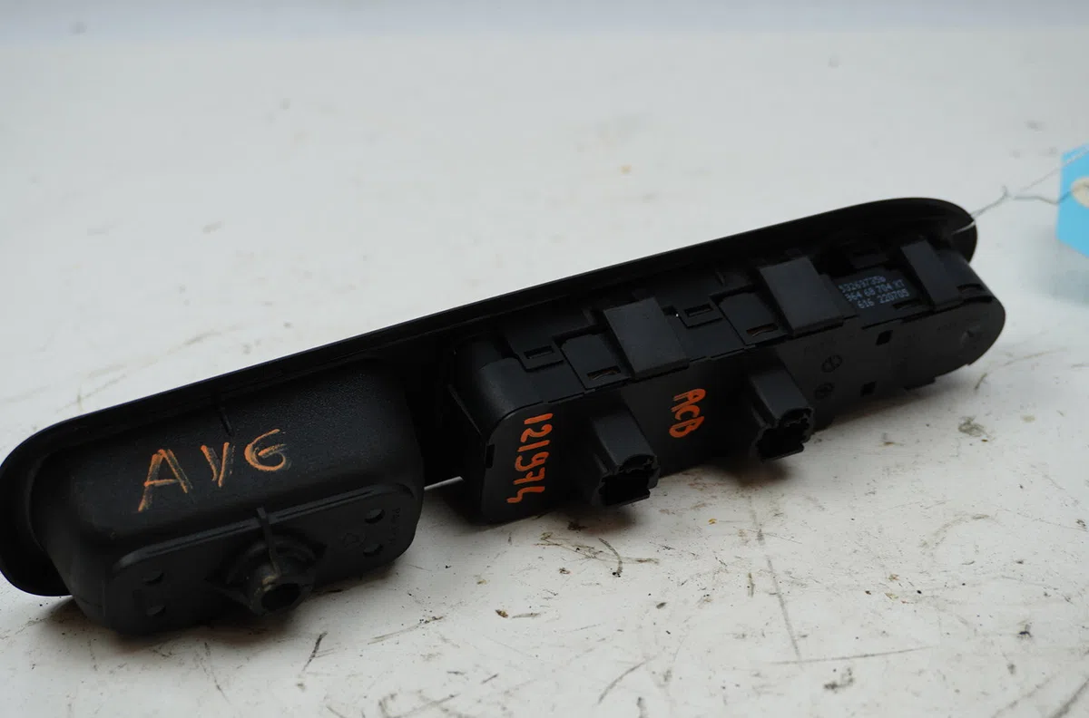 Commande lève-glace porte avant gauche Peugeot 407 (6D_) 2.0 hdi 135 (6drhrh, 6drhre, 6drhrg, 6drhrj) (2004-2010) 4 portes occasion — photo 2