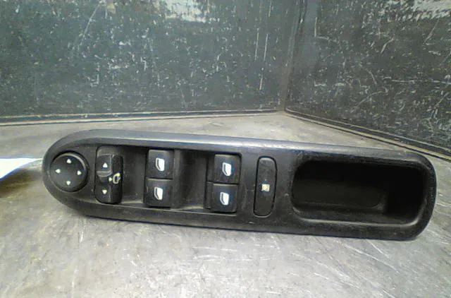 Commande lève-glace porte avant gauche Peugeot 407 (6D_) 3.0 (6dxfvj) (2004-2010) occasion — photo 3