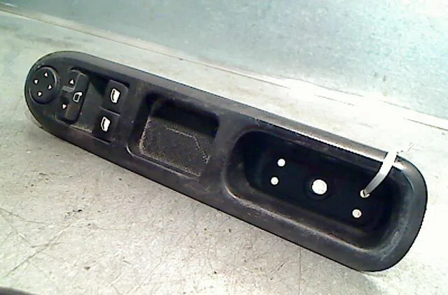 Commande lève-glace porte avant gauche PEUGEOT 407 Phase 1 04-2004--07-2008 occasion — photo 2