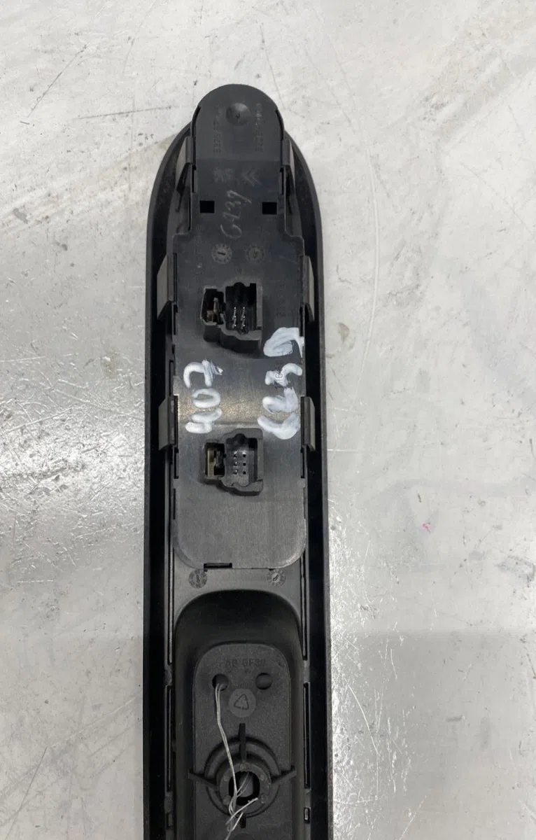 Commande lève-glace porte avant gauche Peugeot 407 SW (6E_) 2.2 hdi 170 (2006-2010) occasion — photo 2