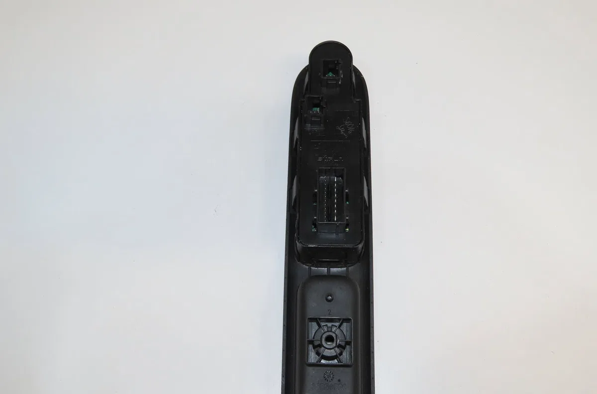 Commande lève-glace porte avant gauche Peugeot 5008 (0U_, 0E_) 1.6 hdi (2010-2017) 5 portes occasion — photo 2