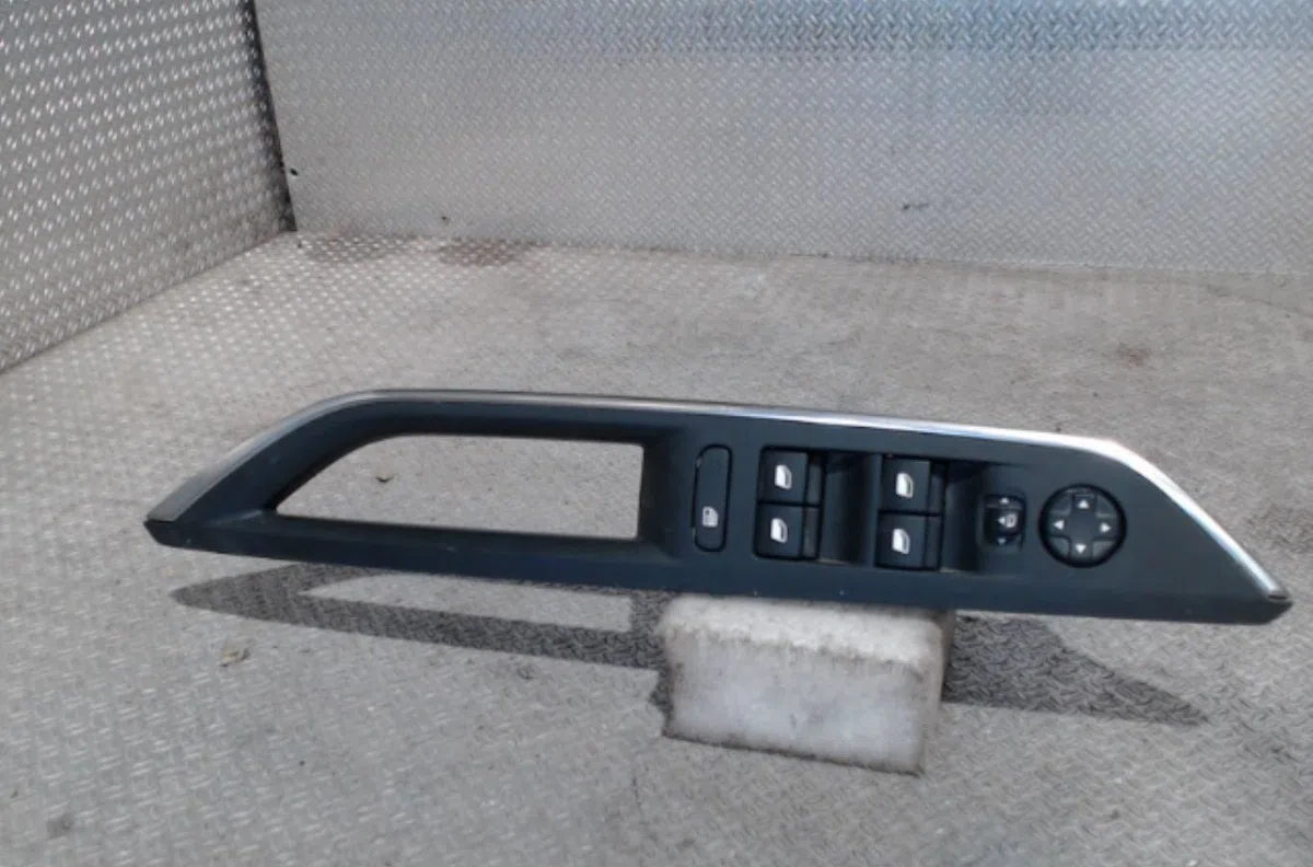 Commande lève-glace porte avant gauche PEUGEOT 5008 2  5008 2 PHASE 2 occasion