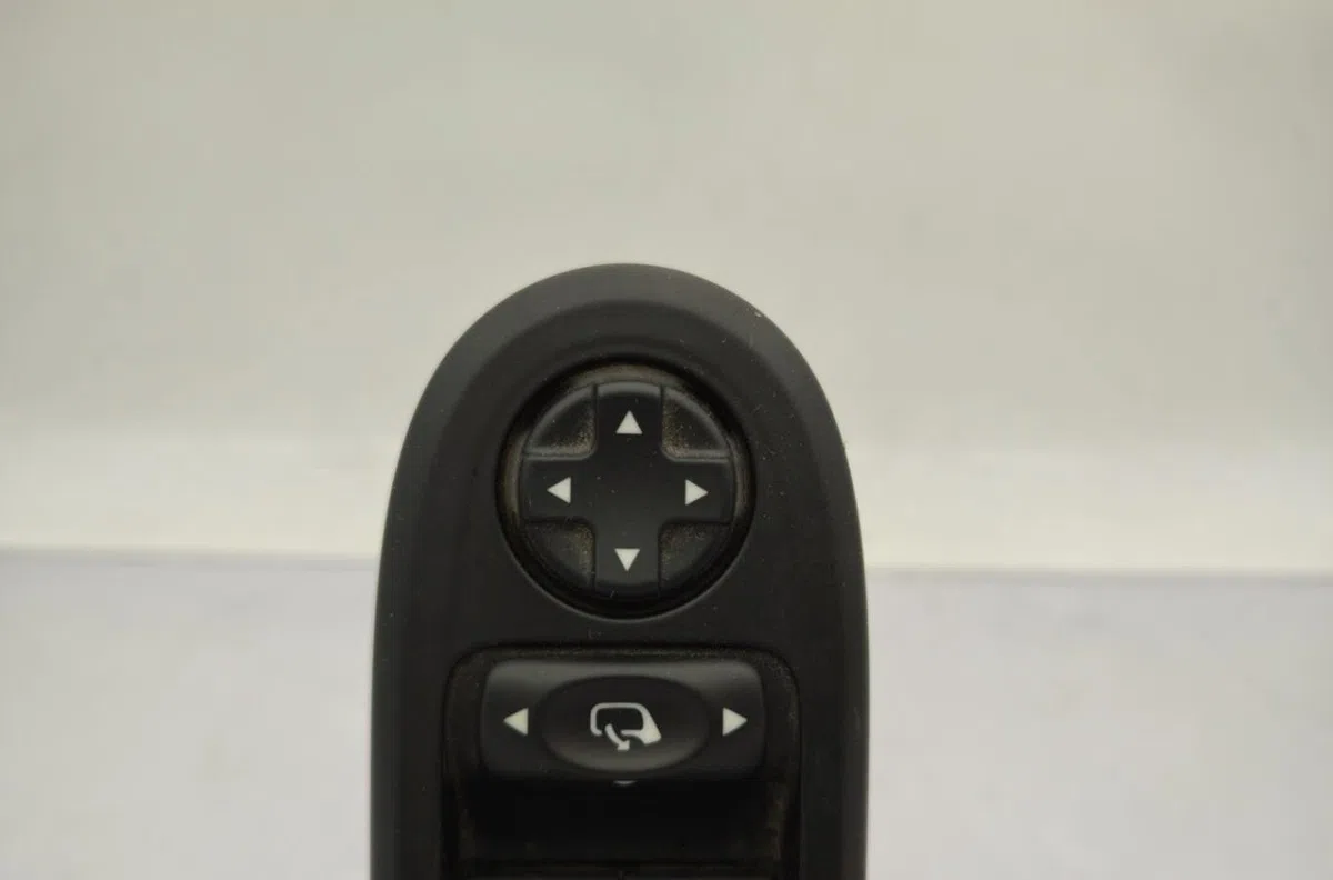 Commande lève-glace porte avant gauche PEUGEOT 508 1 PHASE 2 occasion — photo 3