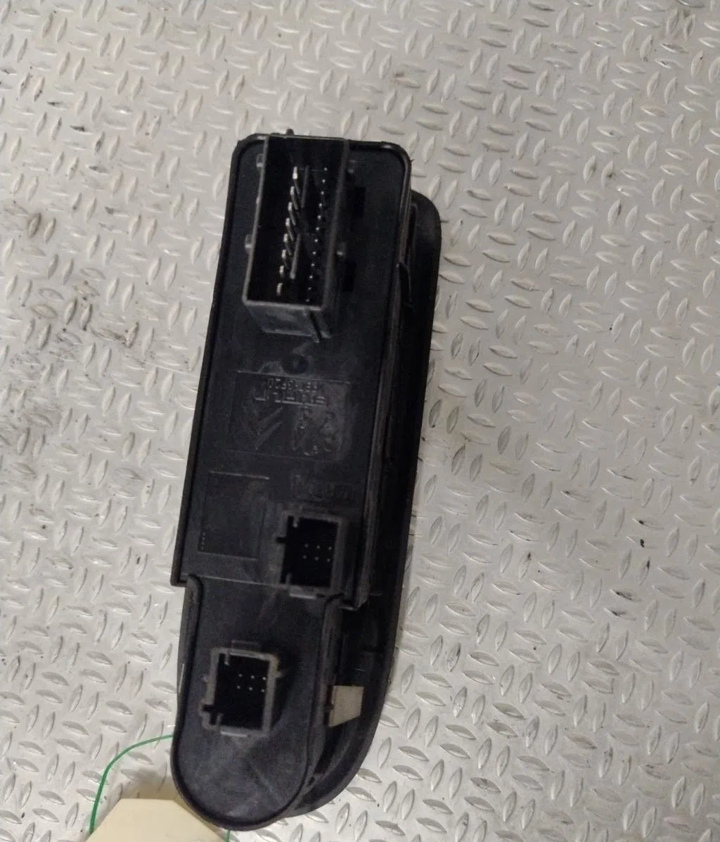 Commande lève-glace porte avant gauche PEUGEOT 508 1 SW  508 1 SW PHASE 1 BREAK occasion — photo 2