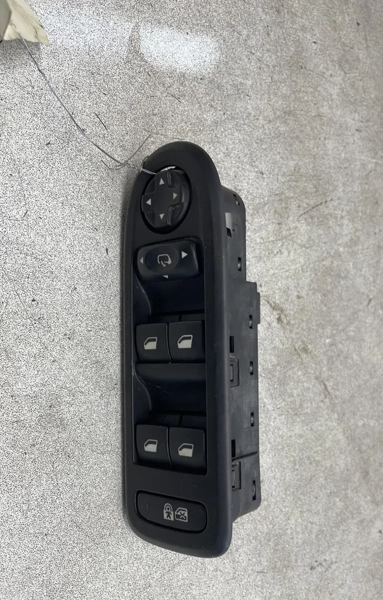 Commande lève-glace porte avant gauche Peugeot 508 SW I (8E_) 2.0 bluehdi 180 (2014-2018) occasion — photo 2