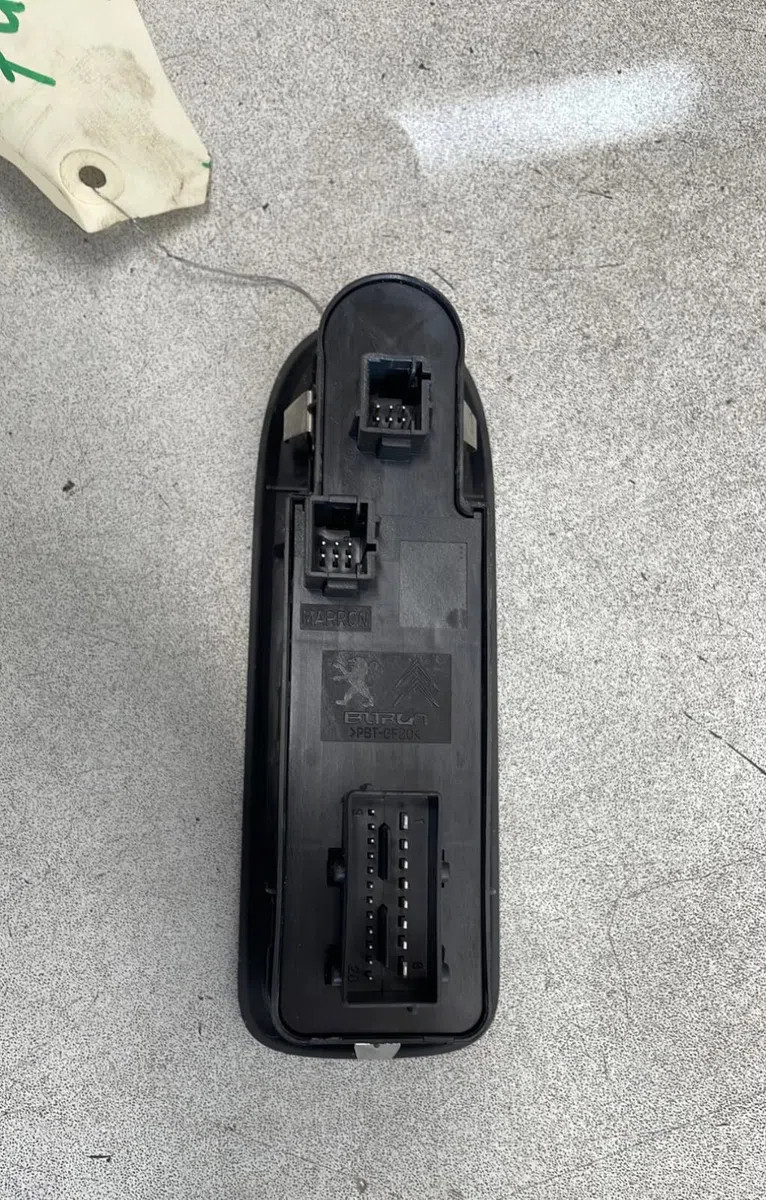 Commande lève-glace porte avant gauche Peugeot 508 SW I (8E_) 2.0 bluehdi 180 (2014-2018) occasion — photo 3