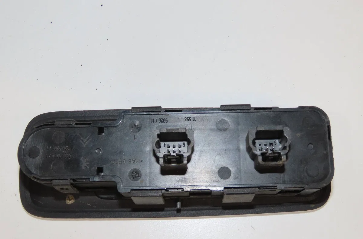 Commande lève-glace porte avant gauche Peugeot 807 (EB_) 2.0 hdi (2009) 5 portes occasion — photo 2