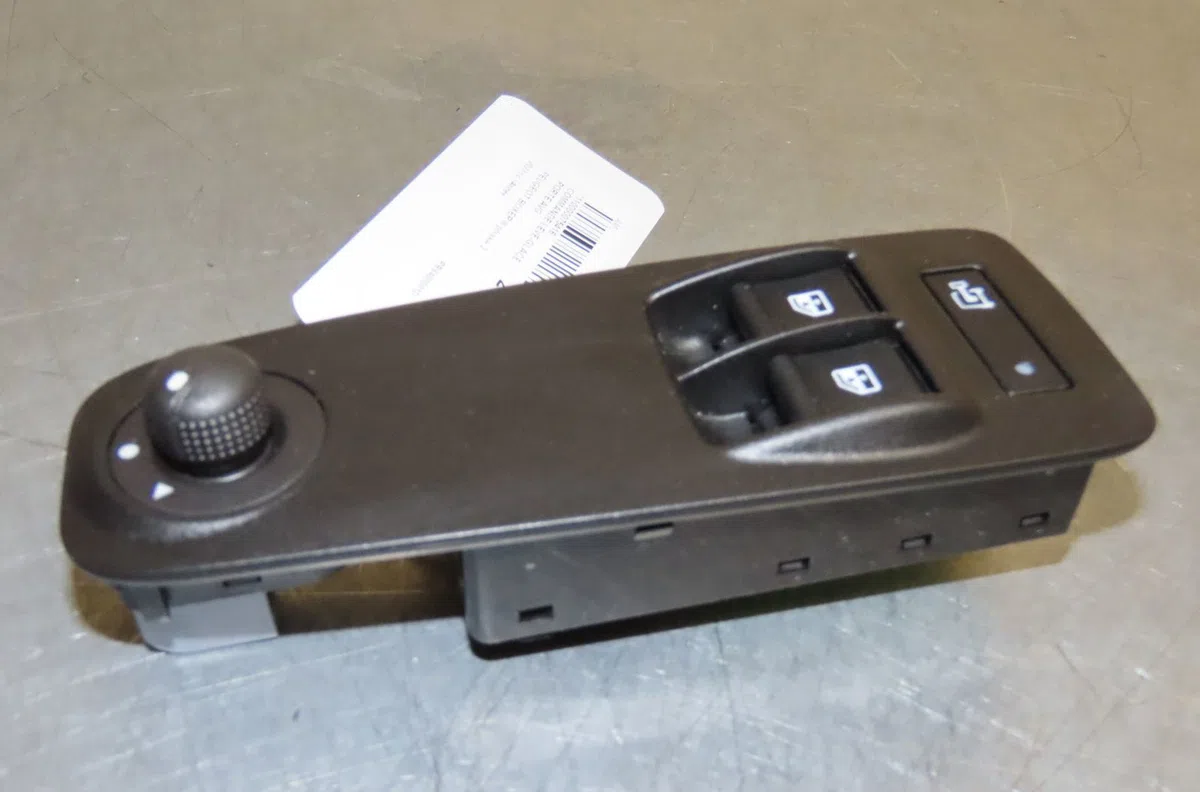 Commande lève-glace porte avant gauche Peugeot BOXER Camion plate-forme-Châssis 2.2 bluehdi 140 (2019) occasion — photo 2
