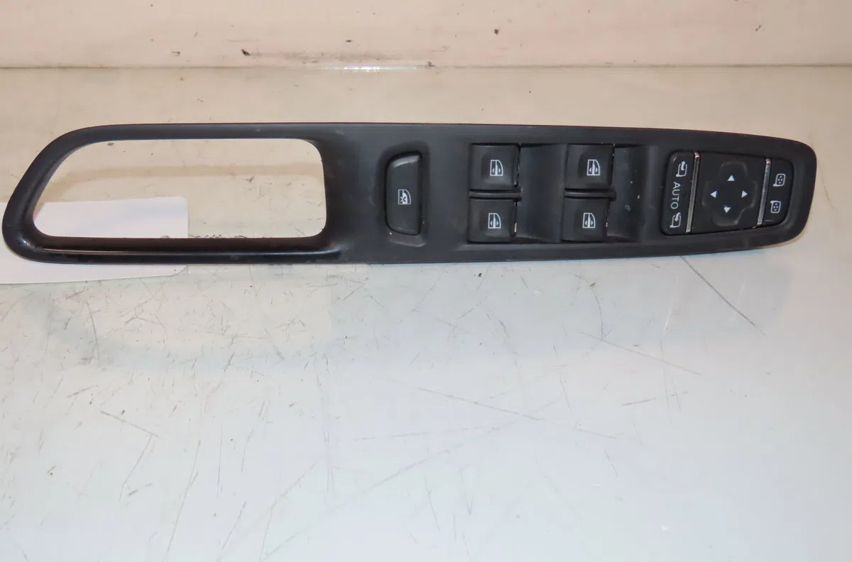 Commande lève-glace porte avant gauche RENAULT CAPTUR 2019 occasion — photo 3