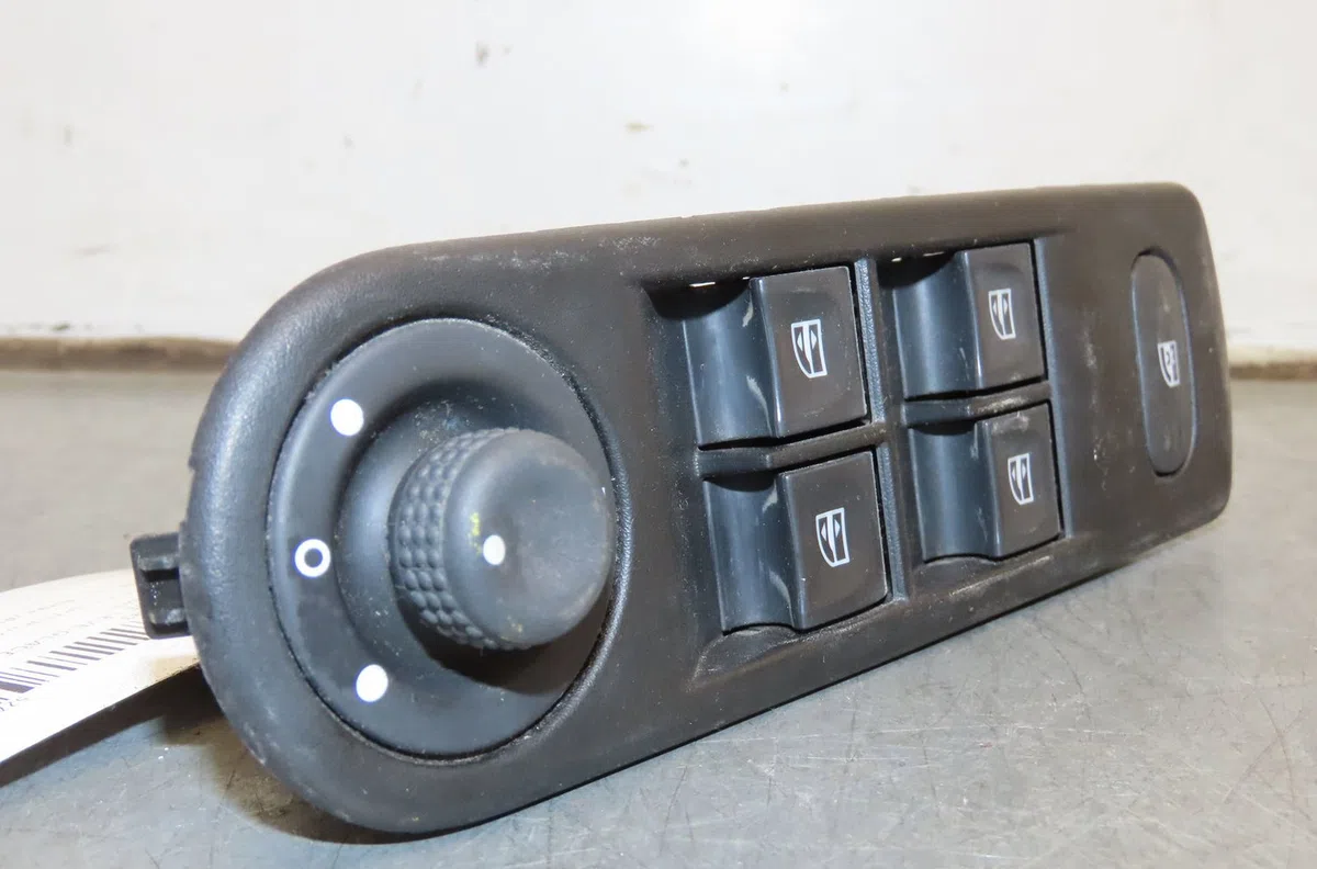Commande lève-glace porte avant gauche Renault CAPTUR I (J5_, H5_) 0.9 tce 90 (2013) 5 portes occasion — photo 2