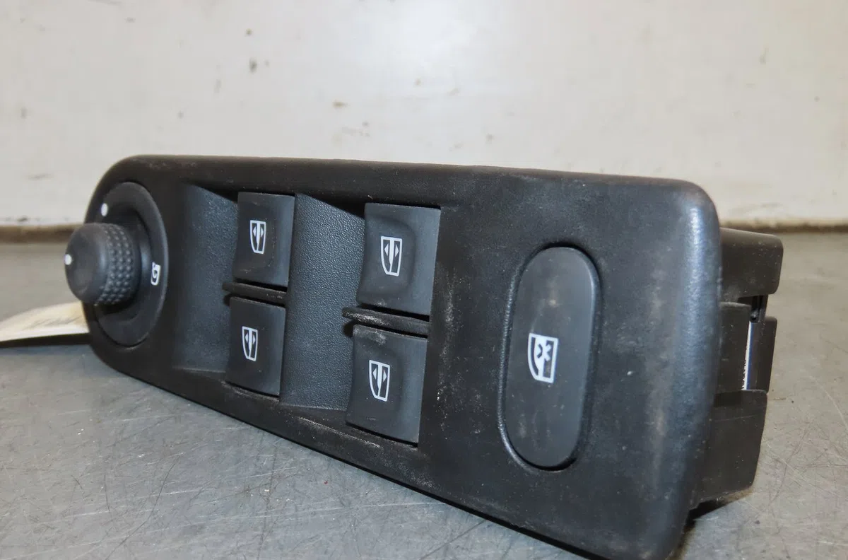 Commande lève-glace porte avant gauche Renault CAPTUR I (J5_, H5_) 0.9 tce 90 (2013) 5 portes occasion — photo 3