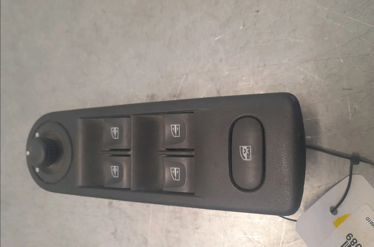 Commande lève-glace porte avant gauche Renault CAPTUR I (J5_, H5_) 0.9 tce 90 (2013) 5 portes occasion