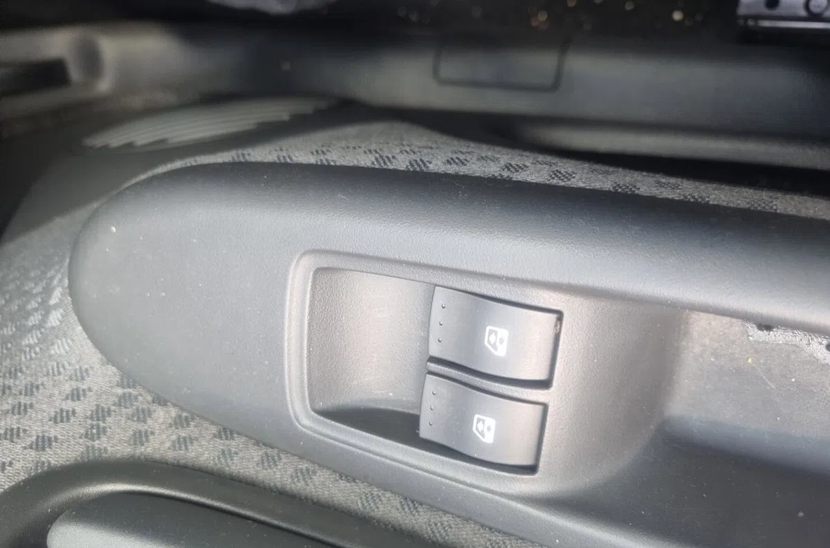 Commande lève-glace porte avant gauche RENAULT CLIO 2 CAMPUS PHASE 1 occasion