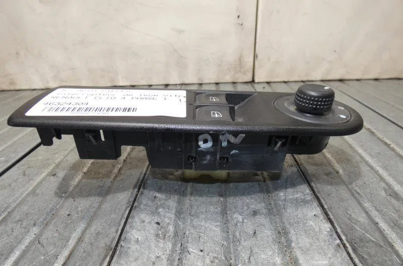 Commande lève-glace porte avant gauche RENAULT CLIO 4 PHASE 1 occasion — photo 3