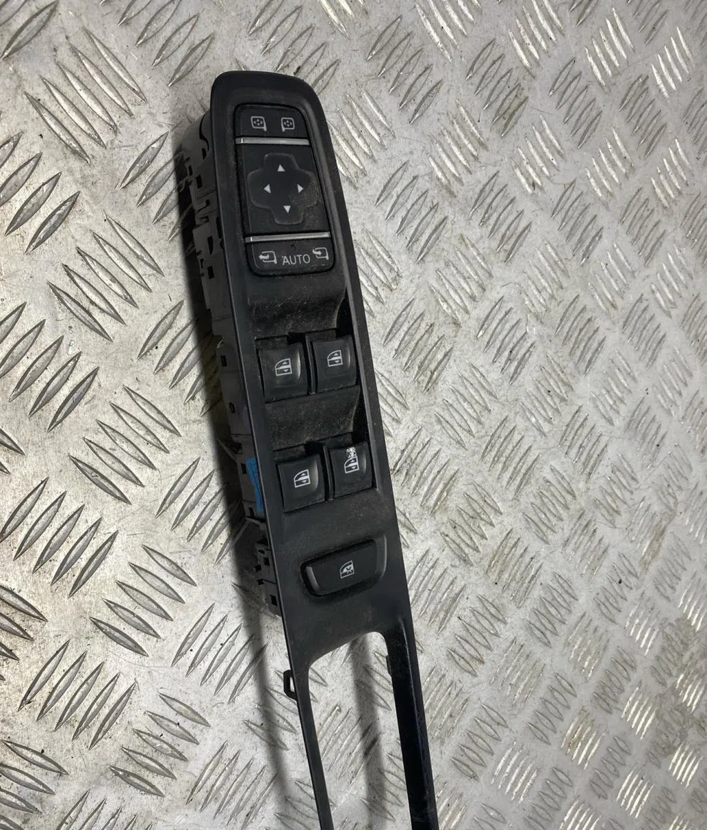 Commande lève-glace porte avant gauche RENAULT CLIO 4 PHASE 2 occasion — photo 2