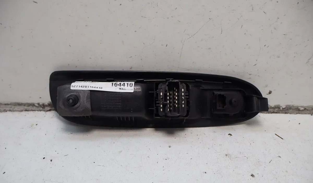 Commande lève-glace porte avant gauche Renault CLIO II (BB_, CB_) 1.2 16v (bb05, bb0w, bb11, bb27, bb2t, bb2u, bb2v, cb0
