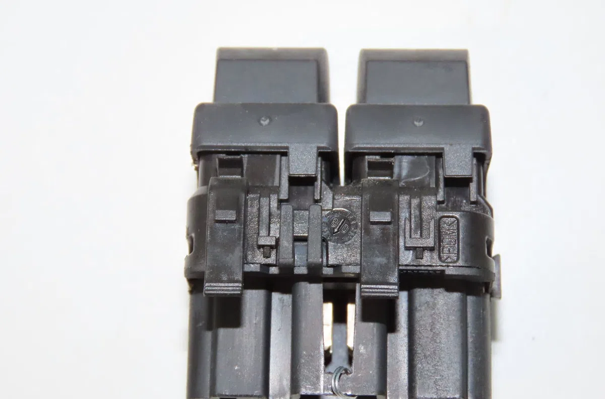 Commande lève-glace porte avant gauche Renault CLIO II (BB_, CB_) 1.2 (bb0a, bb0f, bb10, bb1k, bb28, bb2d, bb2h, cb0a,..