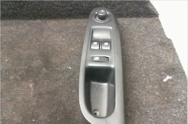 Commande lève-glace porte avant gauche Renault CLIO II (BB_, CB_) 1.5 dci (b-cb08) (2001-2005) 5 portes occasion