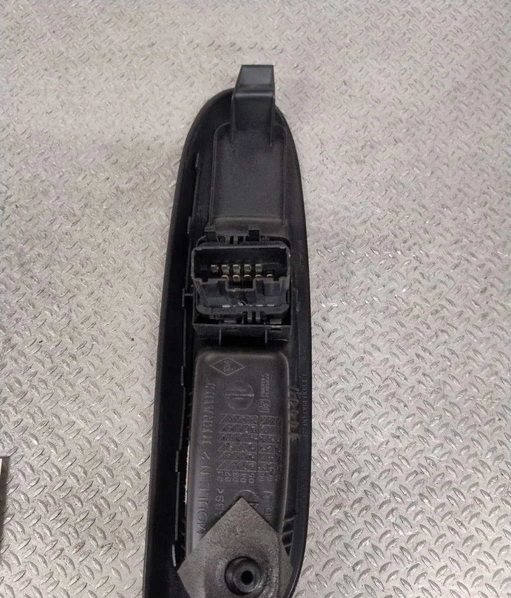 Commande lève-glace porte avant gauche Renault CLIO II (BB_, CB_) 1.5 dci (b-cb3m) (2005-2010) 3 portes occasion — photo 2