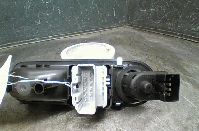 Commande lève-glace porte avant gauche Renault CLIO III (BR0-1, CR0-1) 1.2 16v (br0p, cr0p) (2007-2014) occasion — photo 2