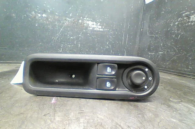 Commande lève-glace porte avant gauche Renault CLIO III (BR0-1, CR0-1) 1.2 16v (br0p, cr0p) (2007-2014) occasion — photo 3