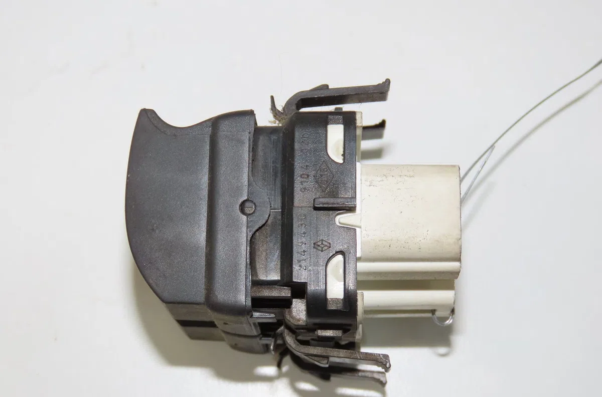 Commande lève-glace porte avant gauche Renault CLIO III (BR0-1, CR0-1) 1.5 dci (br17, cr17) (2005-2012) 5 portes occasio
