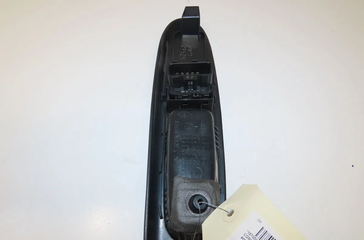 Commande lève-glace porte avant gauche Renault CLIO III (BR0-1, CR0-1) 1.5 dci (c-br0g, c-br1g) (2005-2012) 5 portes occasion — photo 2