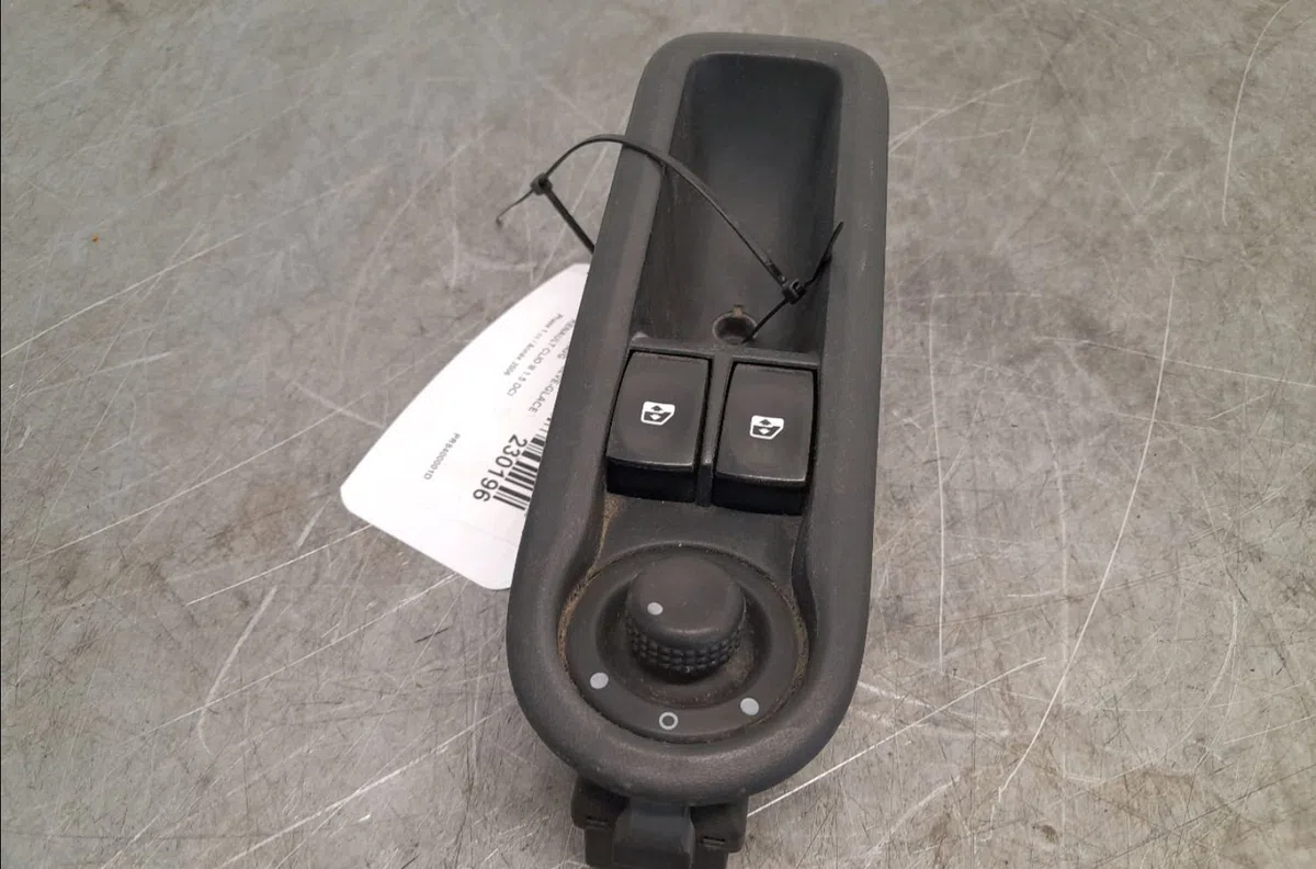 Commande lève-glace porte avant gauche Renault CLIO III (BR0-1, CR0-1) 1.5 dci (c-br0g, c-br1g) (2005-2012) 5 portes occasion — photo 2