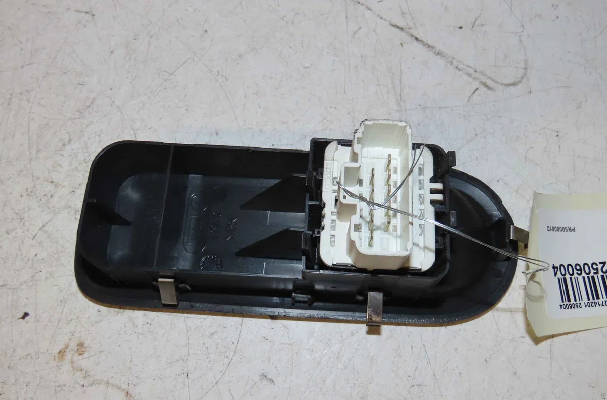 Commande lève-glace porte avant gauche RENAULT CLIO III occasion — photo 2