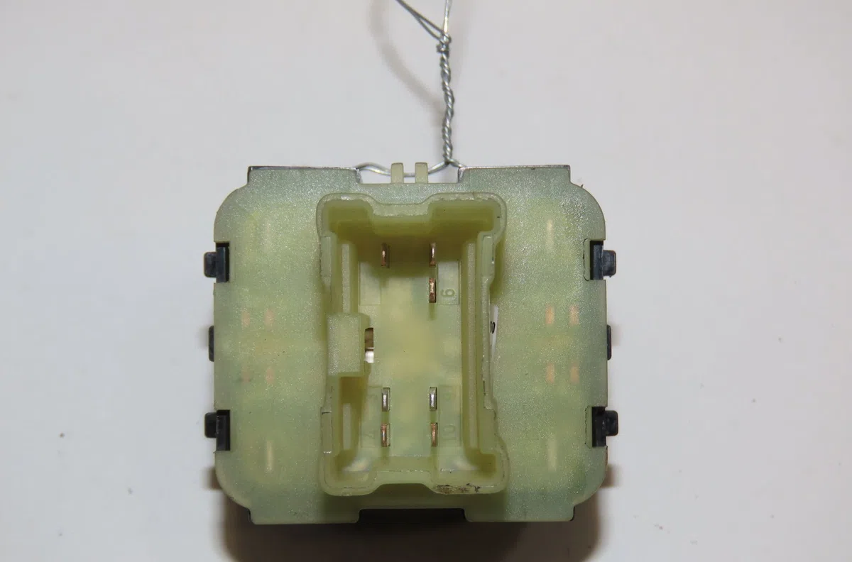 Commande lève-glace porte avant gauche Renault CLIO IV (BH_) 1.5 dci 75 (2012) 5 portes occasion — photo 2