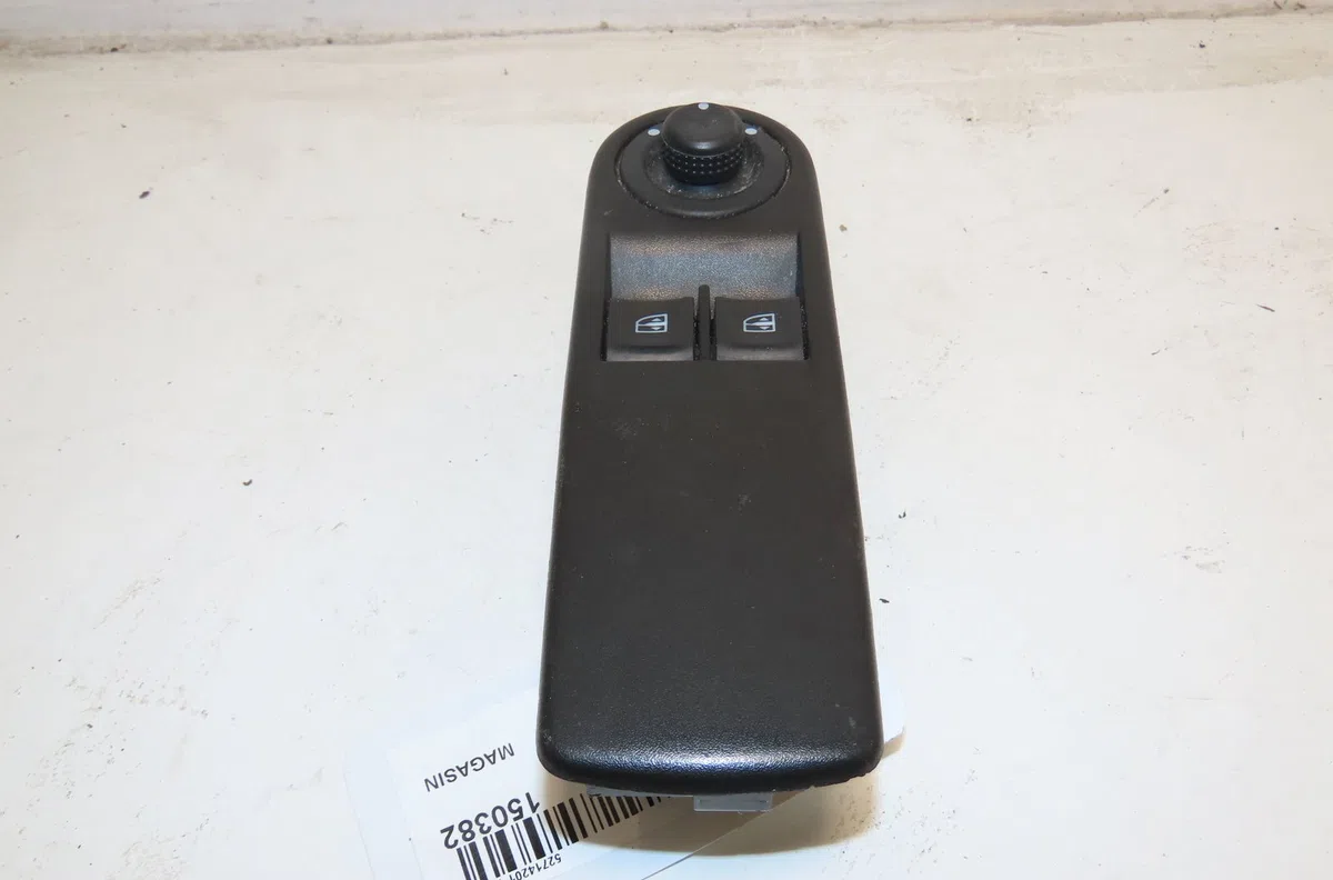 Commande lève-glace porte avant gauche Renault CLIO IV (BH_) 1.5 dci 75 (2012) 5 portes occasion