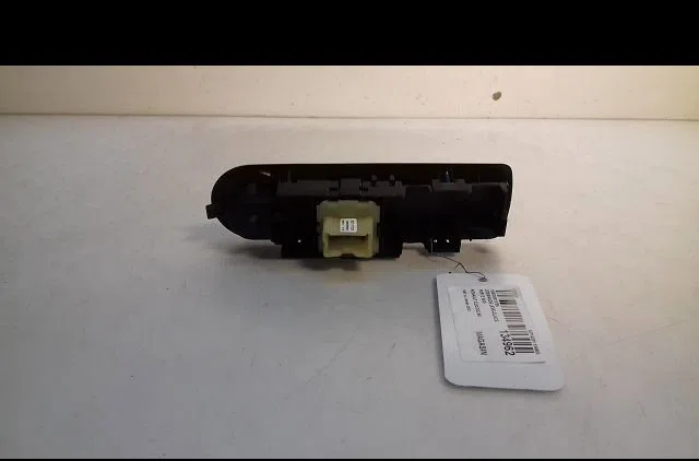 Commande lève-glace porte avant gauche Renault CLIO IV (BH_) 1.5 dci 90 (2012) 5 portes occasion — photo 2