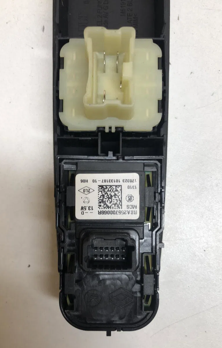 Commande lève-glace porte avant gauche Renault CLIO IV (BH_) 1.5 dci 90 (2012) 5 portes occasion — photo 3