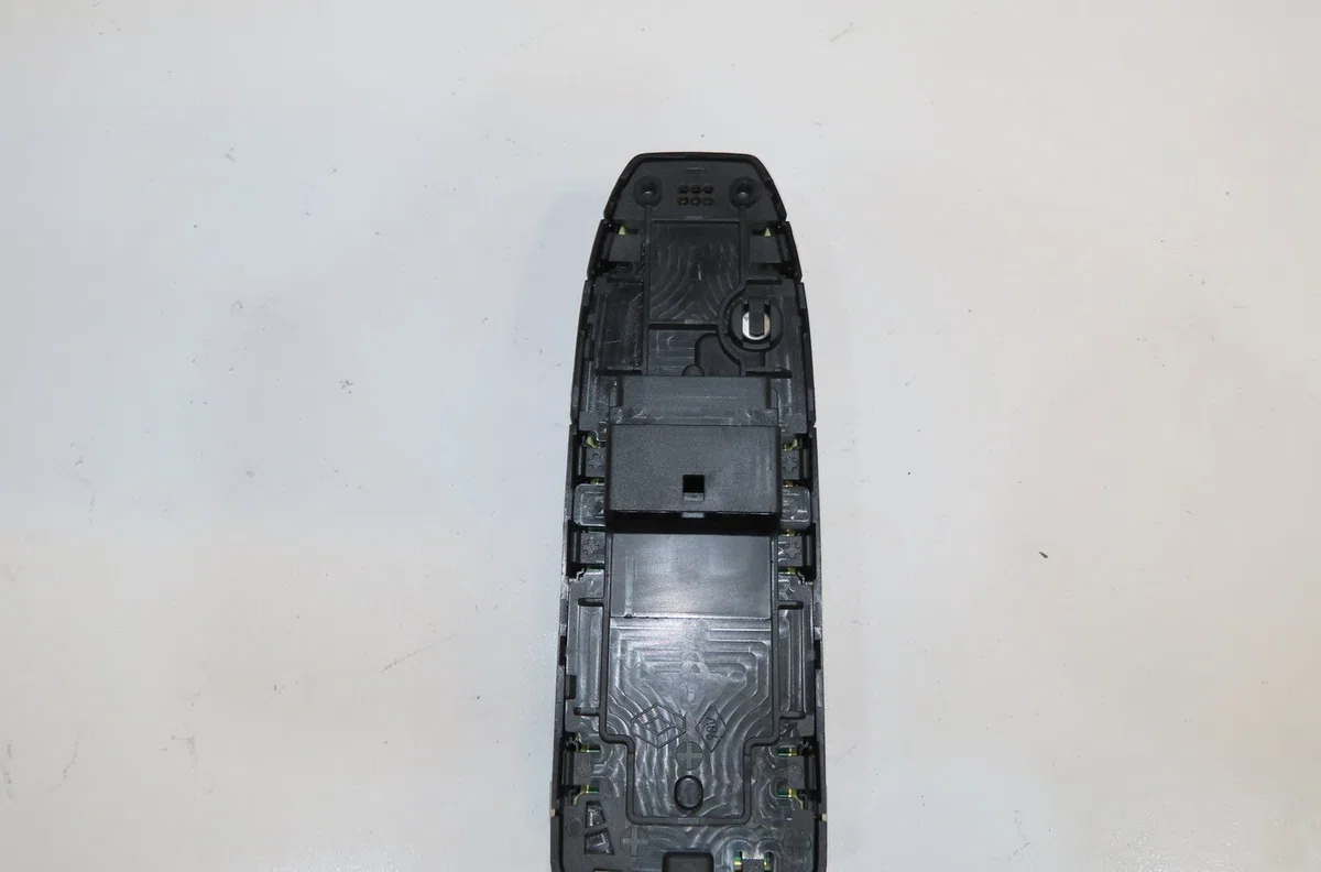Commande lève-glace porte avant gauche Renault CLIO V (B7_) 1.5 blue dci 100 (b7ad) (2021) occasion — photo 2