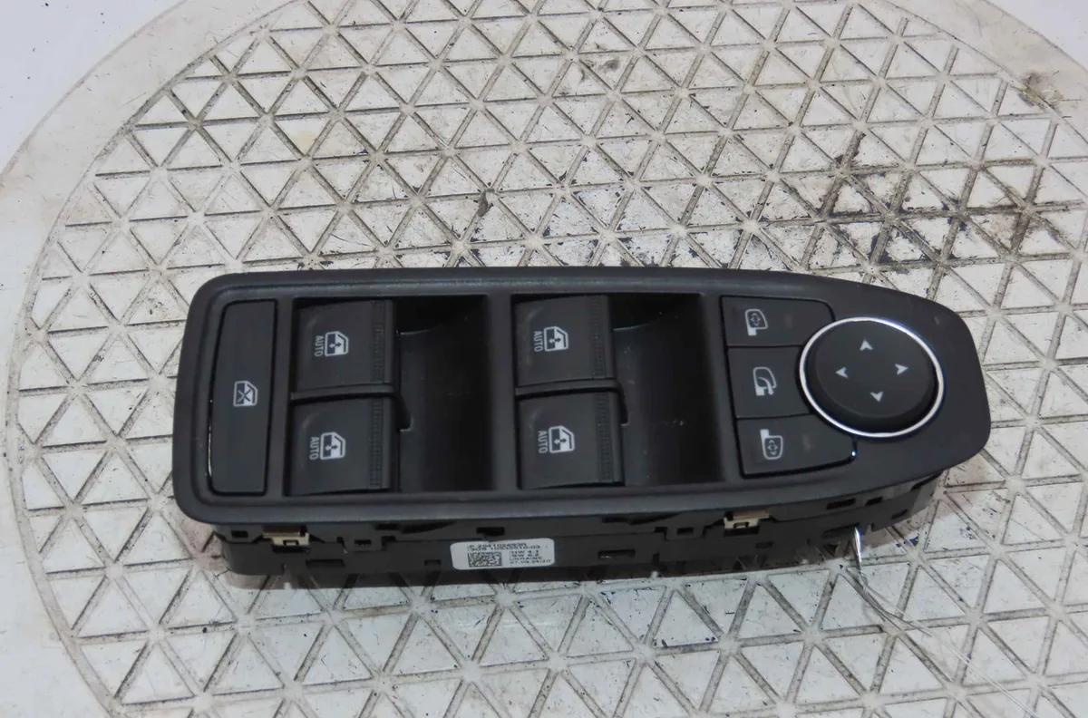 Commande lève-glace porte avant gauche RENAULT CLIO V occasion