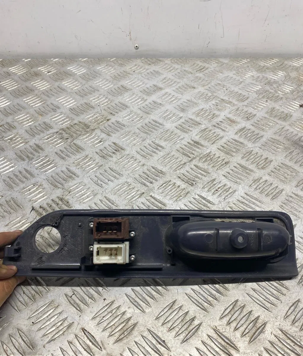 Commande lève-glace porte avant gauche RENAULT ESPACE 3 occasion — photo 2