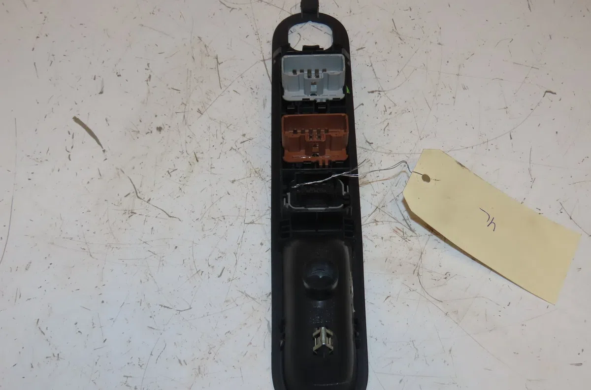 Commande lève-glace porte avant gauche Renault ESPACE IV (JK0-1_) 2.0 dci (jk01, jk02, jk1j, jk1k, jk1h) (2006) occasion