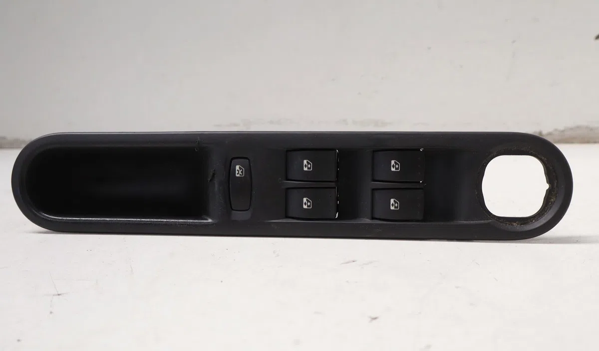 Commande lève-glace porte avant gauche Renault ESPACE IV (JK0-1_) 2.0 dci (jk01, jk02, jk1j, jk1k, jk1h) (2006) occasion