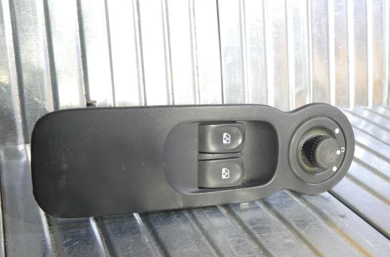 Commande lève-glace porte avant gauche RENAULT GRAND MODUS PHASE 2 occasion — photo 2