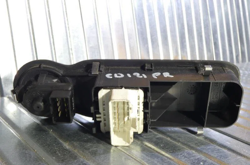 Commande lève-glace porte avant gauche RENAULT GRAND MODUS PHASE 2 occasion — photo 3