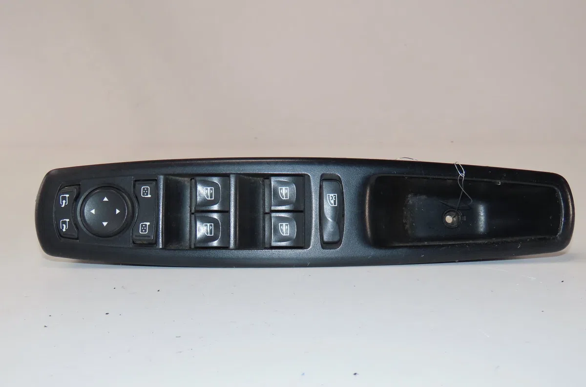 Commande lève-glace porte avant gauche Renault GRAND SCÉNIC III (JZ0-1_) 1.5 dci (2009) 5 portes occasion — photo 2