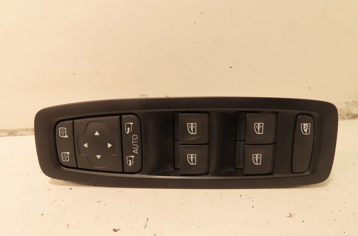 Commande lève-glace porte avant gauche Renault GRAND SCÉNIC IV (R9_) 1.6 dci 130 (2016) occasion