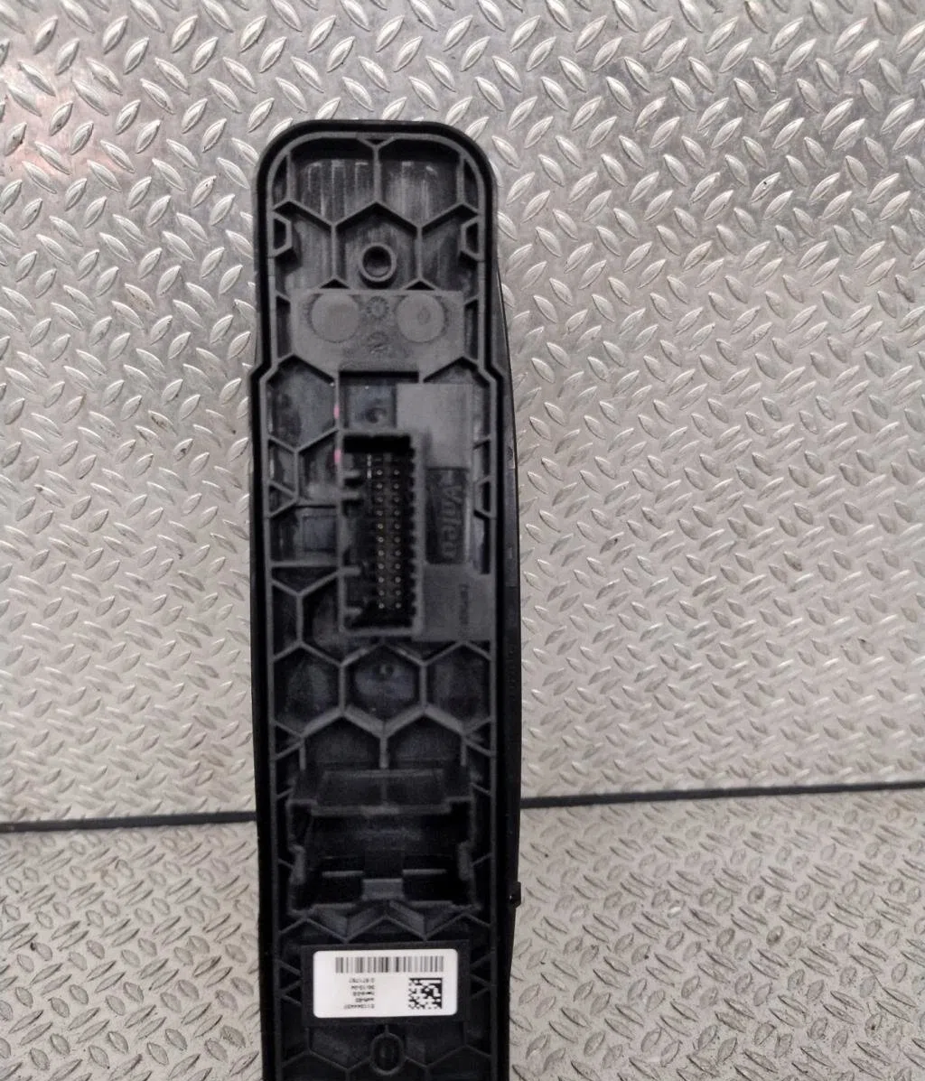 Commande lève-glace porte avant gauche Renault KADJAR (HA_, HL_) 1.2 tce 130 (2015) occasion — photo 3