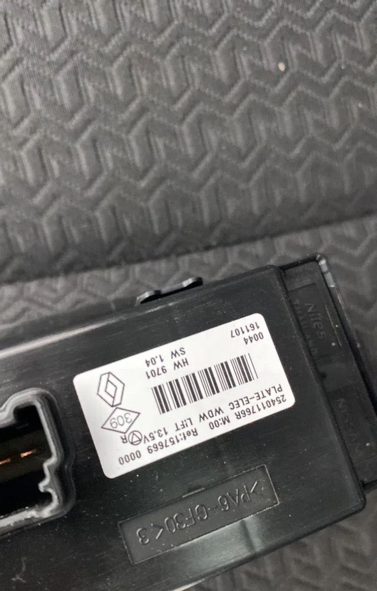 Commande lève-glace porte avant gauche RENAULT KADJAR PHASE 1 occasion — photo 3