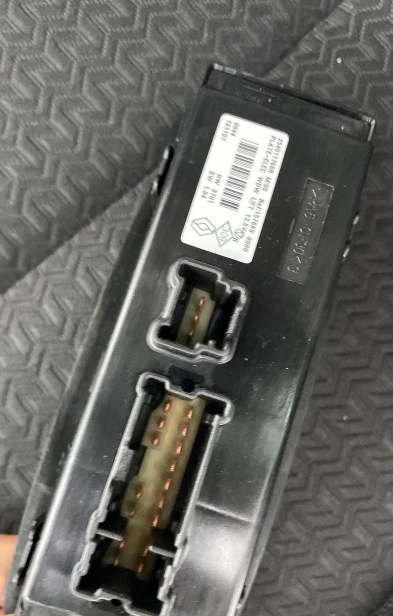Commande lève-glace porte avant gauche RENAULT KADJAR PHASE 1 occasion — photo 4