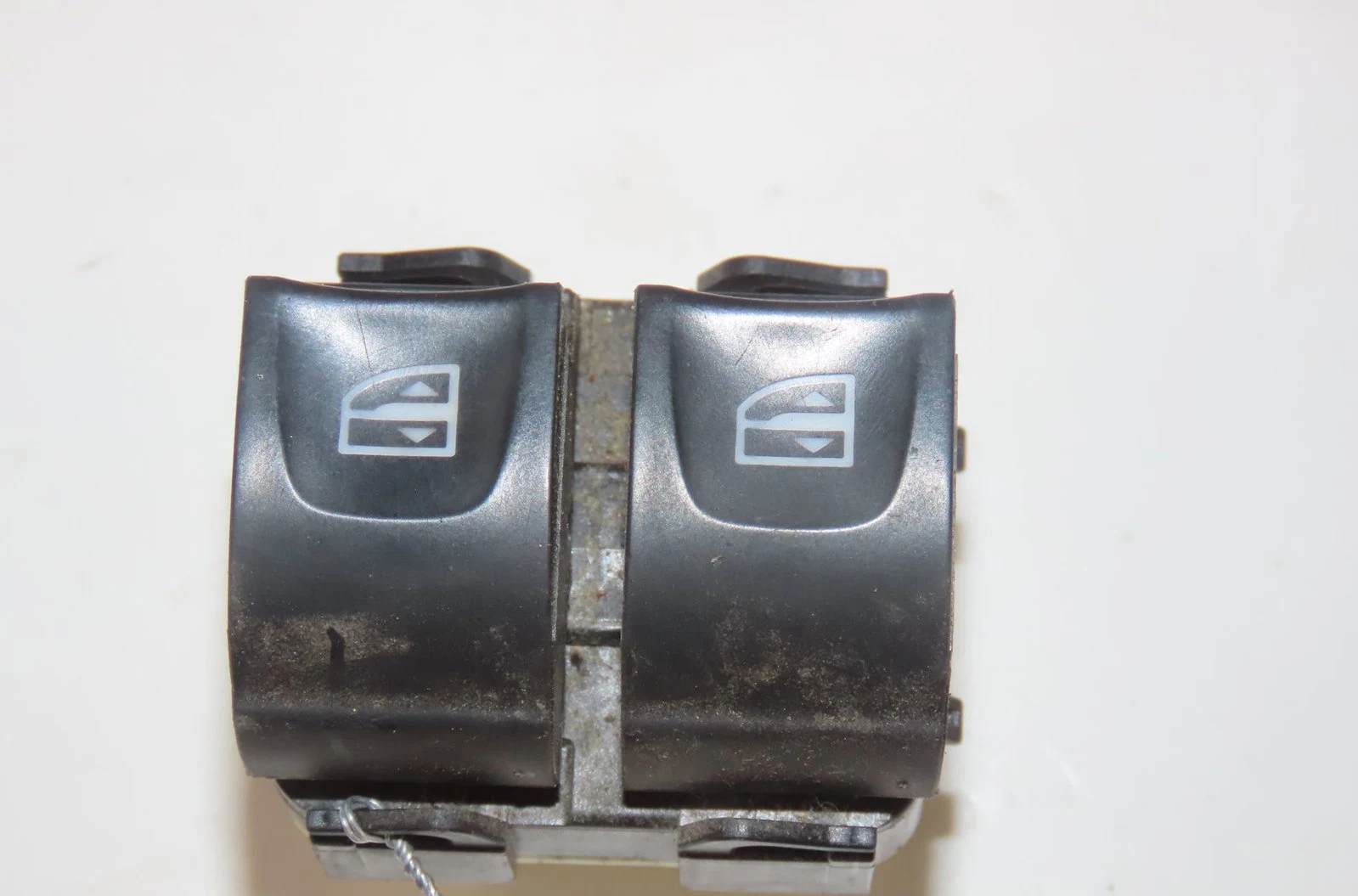 Commande lève-glace porte avant gauche Renault KANGOO Express (FW0-1_) 1.5 dci 90 (fw0g, fw05, fw08, fw11) (2009) 4 portes occasion
