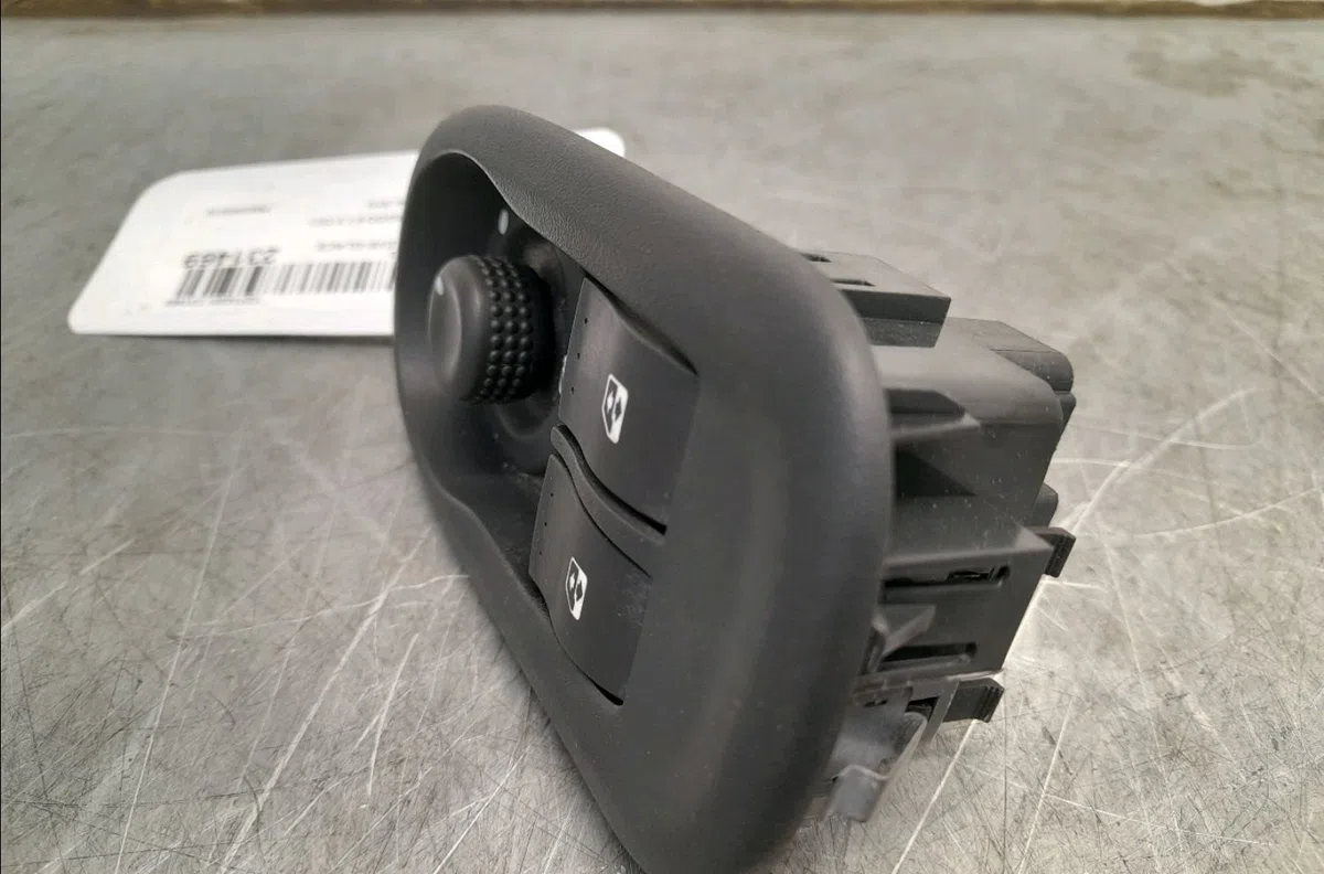 Commande lève-glace porte avant gauche Renault KANGOO - GRAND KANGOO II (KW0-1_) 1.5 dci 90 (kw05, kw08, kw0g, kw11) (2008) occasion — photo 2