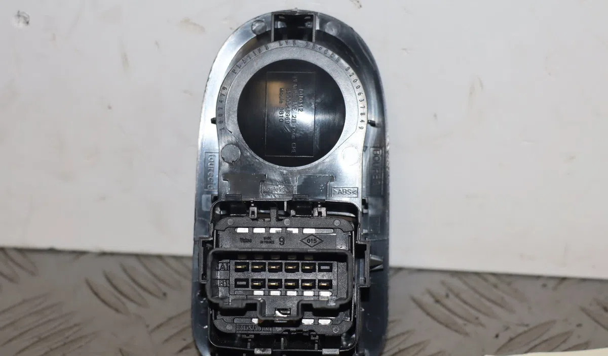 Commande lève-glace porte avant gauche Renault KANGOO - GRAND KANGOO II (KW0-1_) 1.5 dci 90 (kw05, kw08, kw0g, kw11) (2008) occasion — photo 3