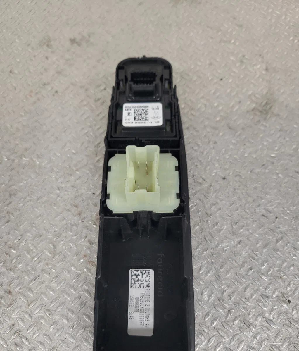 Commande lève-glace porte avant gauche Renault KANGOO III Monospace Tce 130 (kjmb) (2021) occasion — photo 2